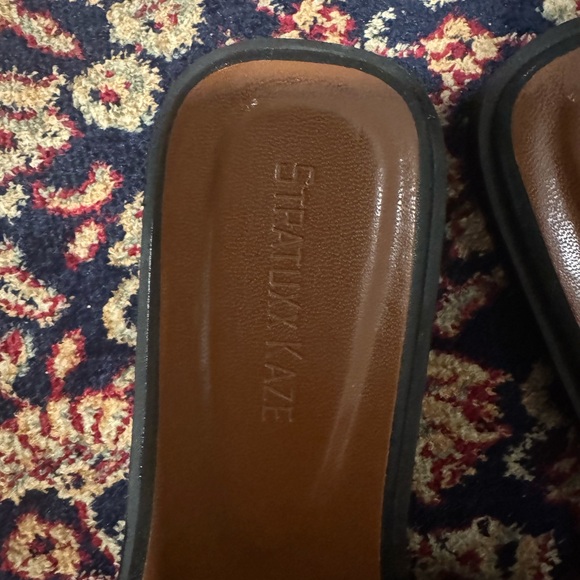 Slide sandals in black - Picture 2 of 3